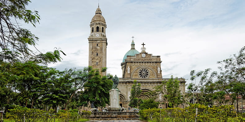イントラムロスのマニラ大聖堂