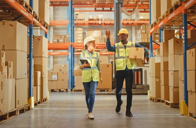 Warehouse employee able to increase productivity by using WMS SaaS