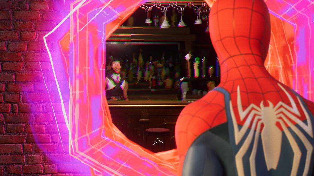 Peter Parker tuurt in een mysterieus portaal dat naar een bar leidt in Marvel's Spider-Man 2