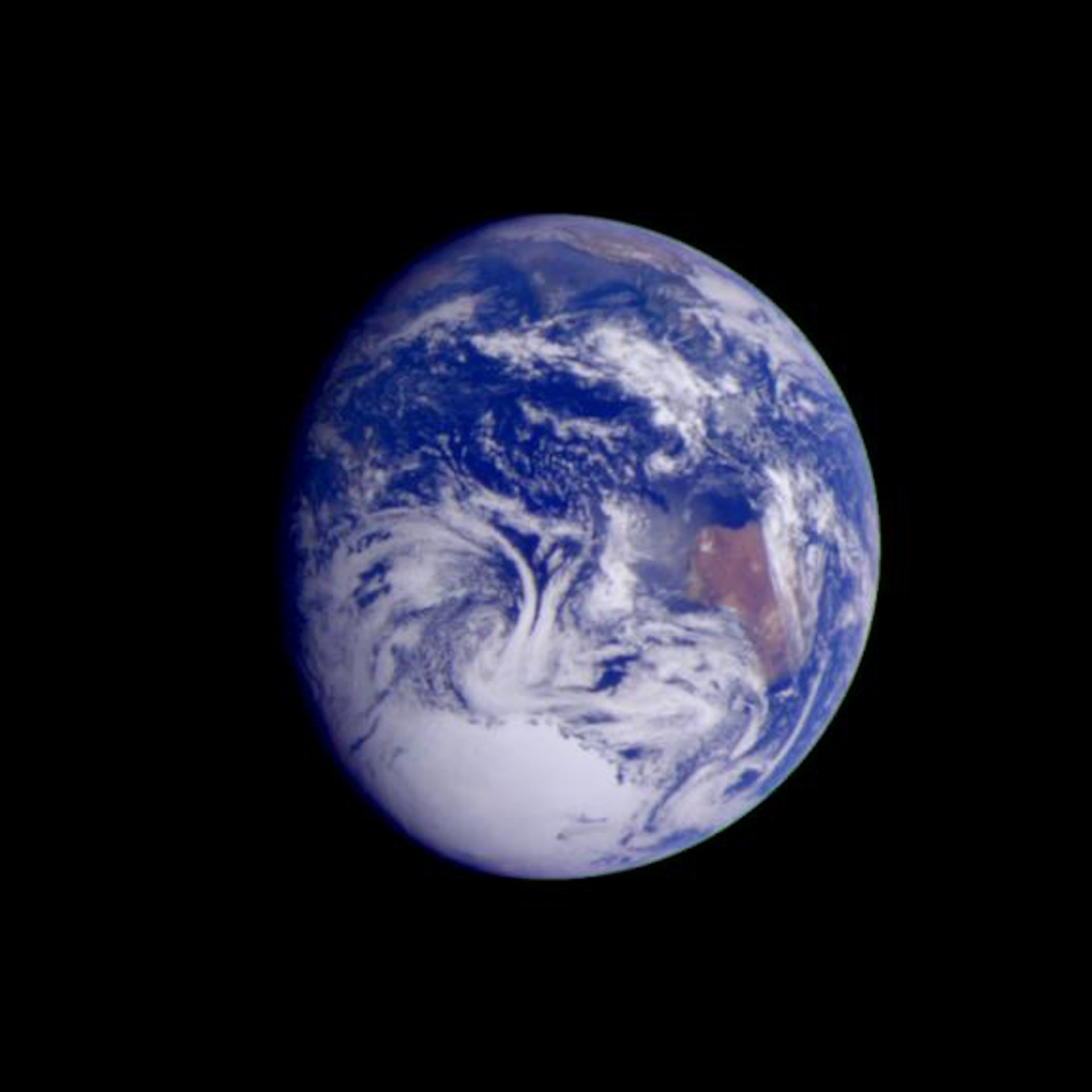 Imagen tomada por la nave espacial Galileo a una distancia de 2.4 millones de kilómetros.