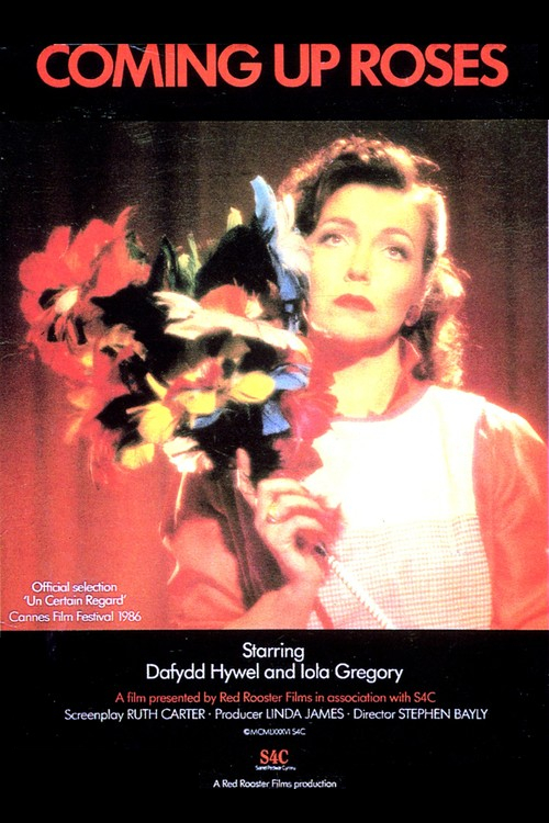 バラの花束を持ったイオラ・グレゴリーが描かれた映画「Coming up Roses」のポスター。