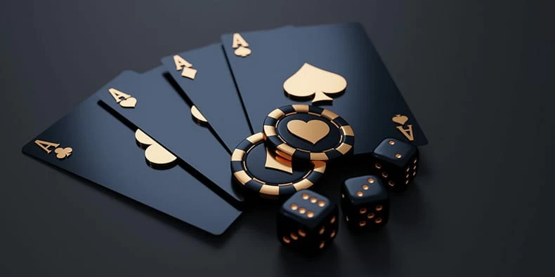 Speelkaarten, dobbelstenen en casinofiches in zwart en goud