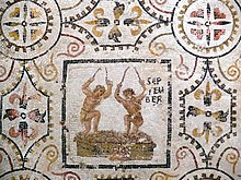 チュニジアのエル・ジェム（ローマ時代のアフリカ）にある 3 世紀の月のモザイク画の XNUMX 月のパネルで、ブドウをつぶす XNUMX 人の男性。