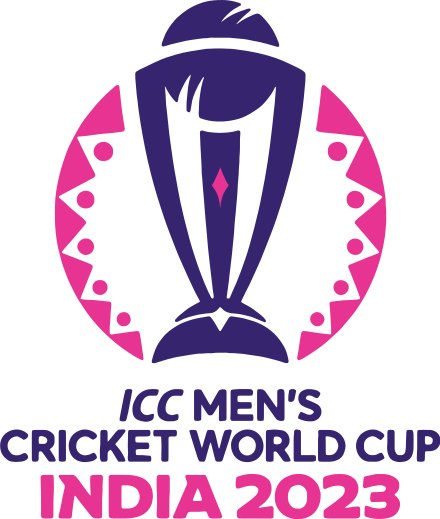 ICC Men's Cricket World Cup-Logo mit einer Silhouette der Weltcup-Trophäe in Violett und den Worten „ICC Men's Cricket World Cup India 2023“ in Violett und Rosa.