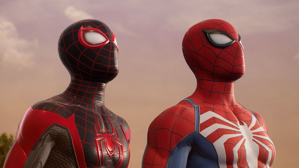 hai Người Nhện – Miles Morales và Peter Parker – nhìn lên trong Spider-Man 2