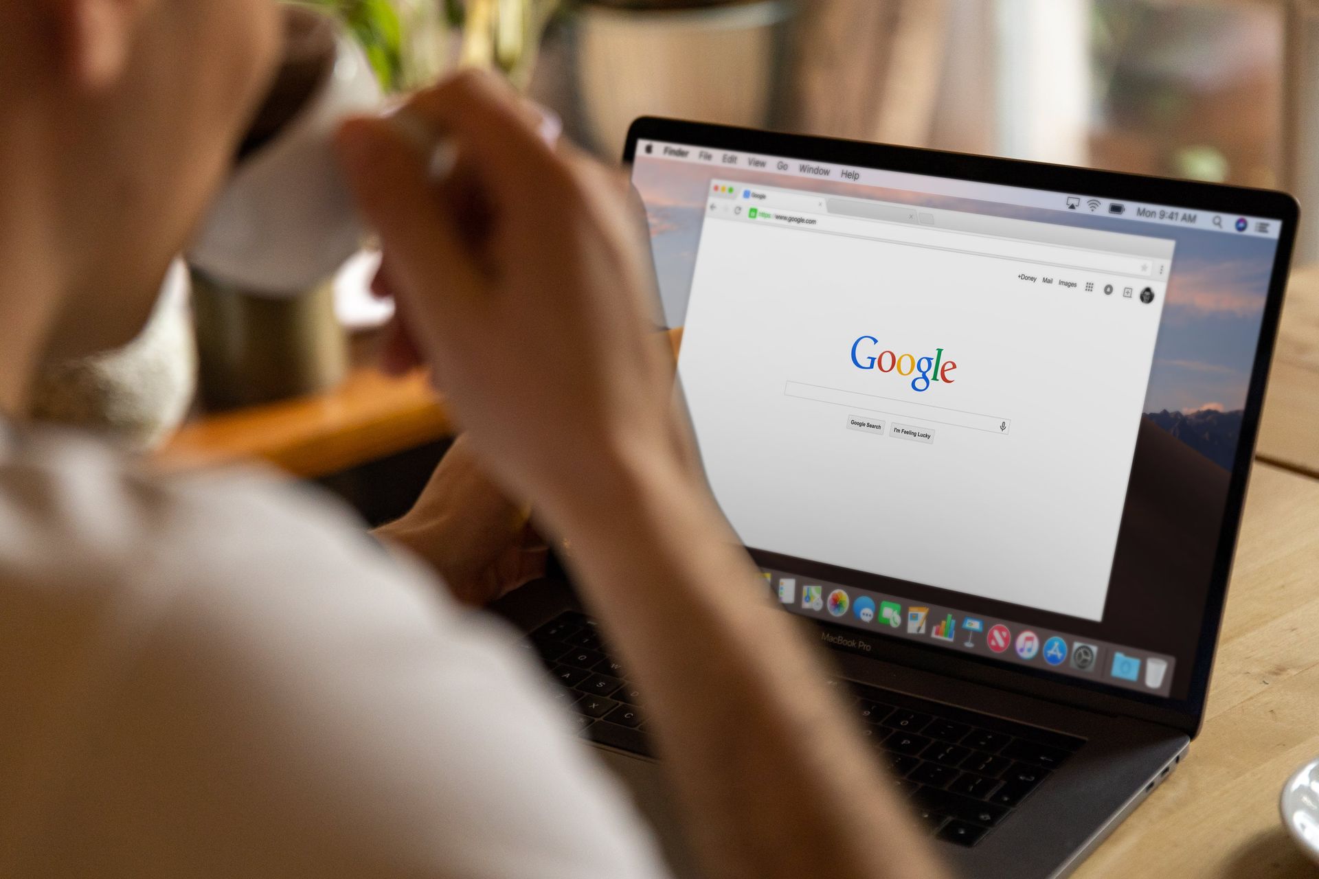 Descubra el poder del verificador de violaciones de datos de Google One (informe de la web oscura), un guardián digital que mantiene segura su identidad en línea. ¡Explora ahora!
