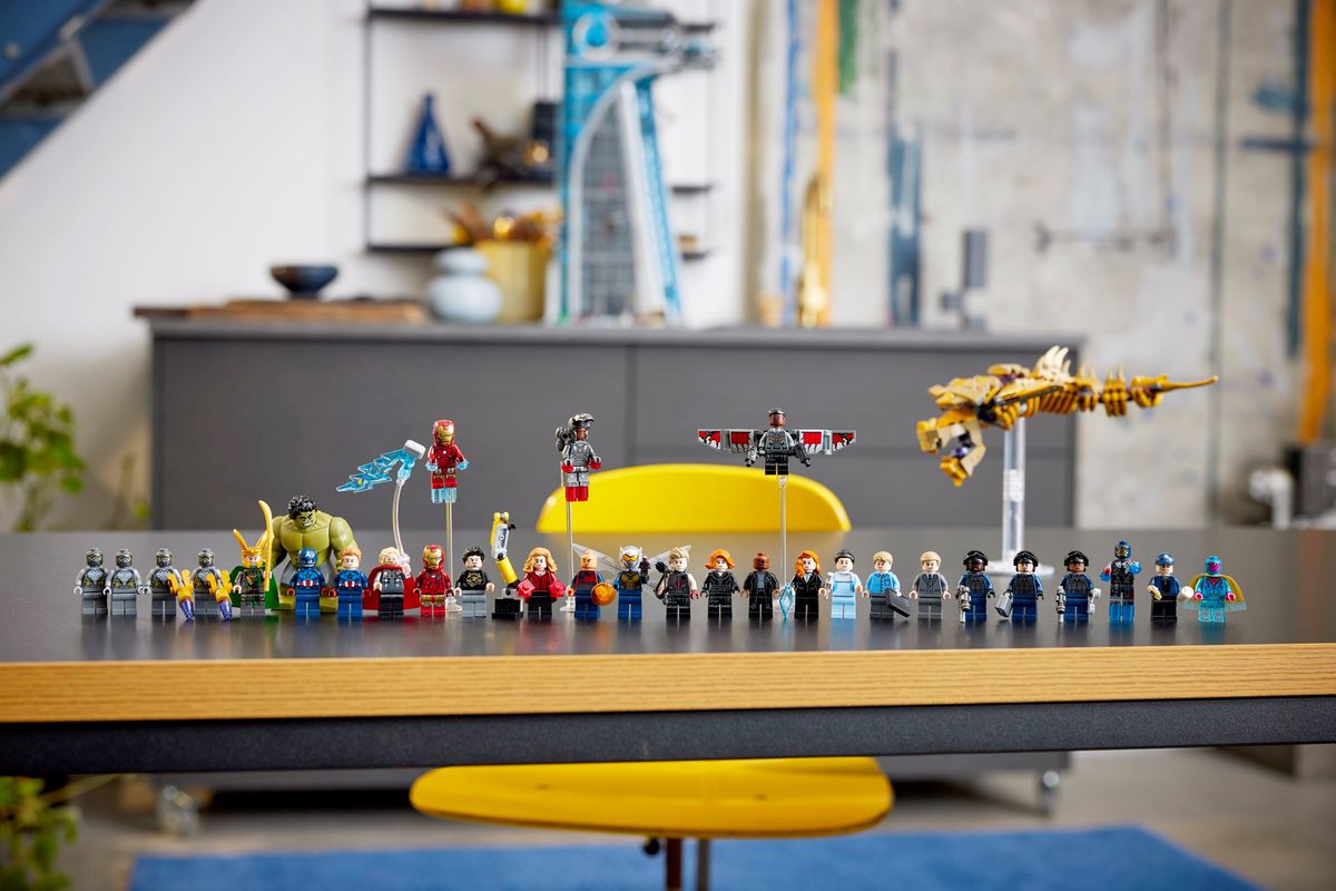 A product photo of the lineup of minifigures included in Lego Avengers Tower