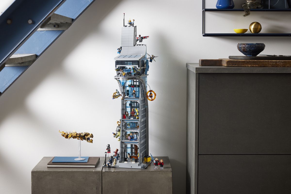 A product photo of Lego Avengers Tower, showing Avengers and Chitauri forces battling on the exterior, and an interior showcasing movie moments on multiple floors