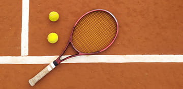 Tennisschläger und Bälle