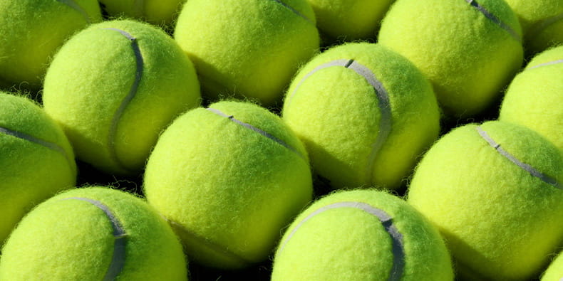 Muchas pelotas de tenis