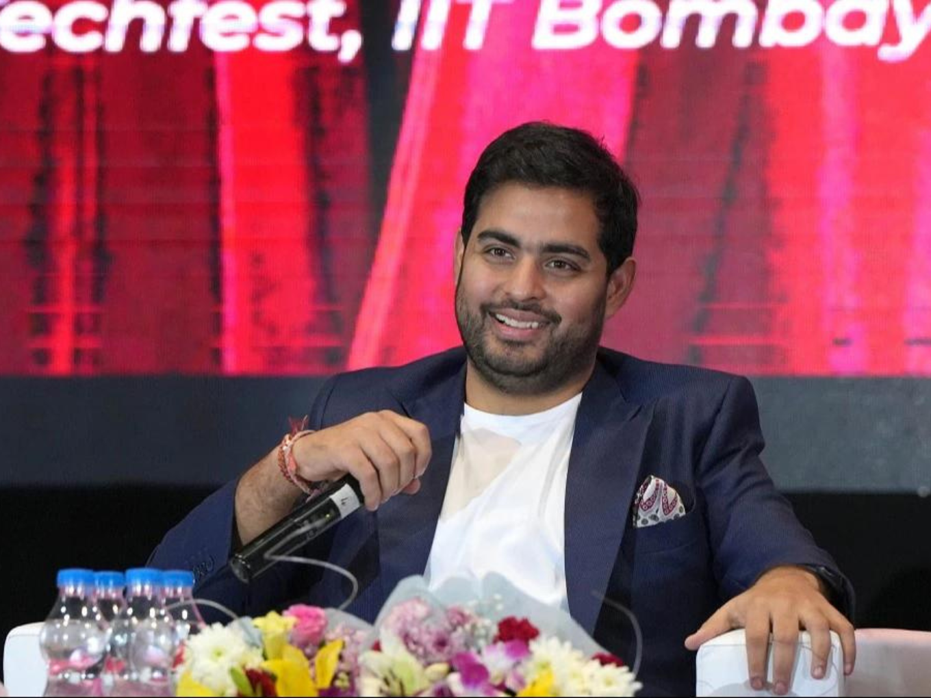 Akash Ambani ha presentato BharatGPT al Techfest dell'IIT Bombay