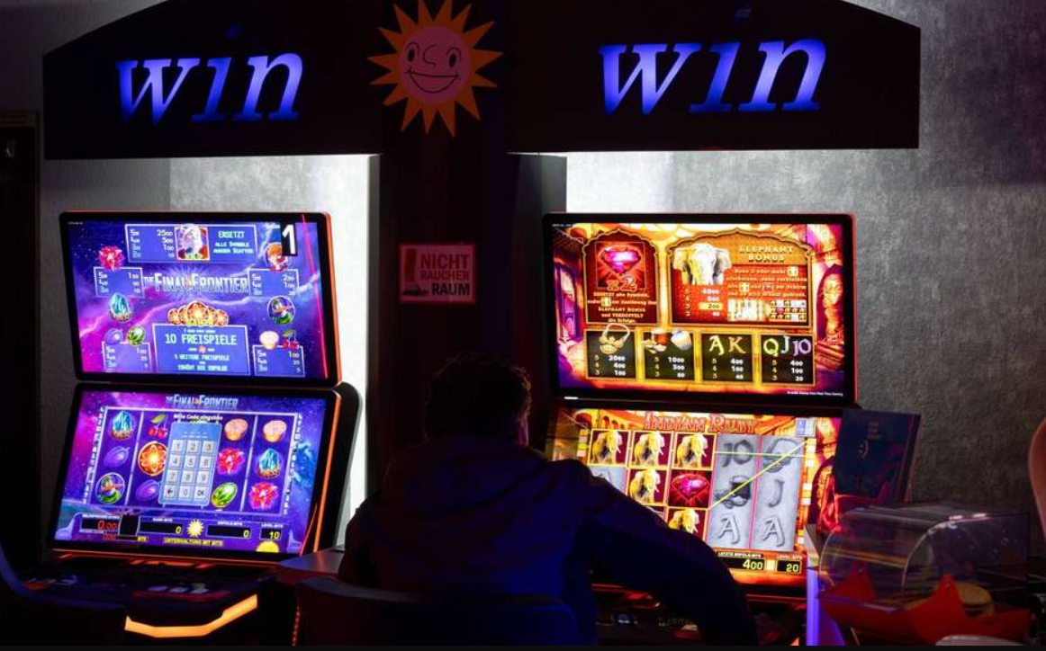 The importance of free spins for players is old: you play the slot machines