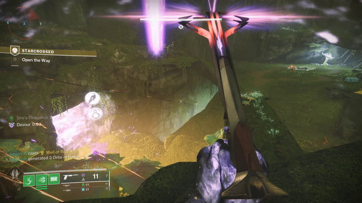 Een Guardian gebruikt Sire Obligation om een ​​kluisdeur in Destiny 2 te openen