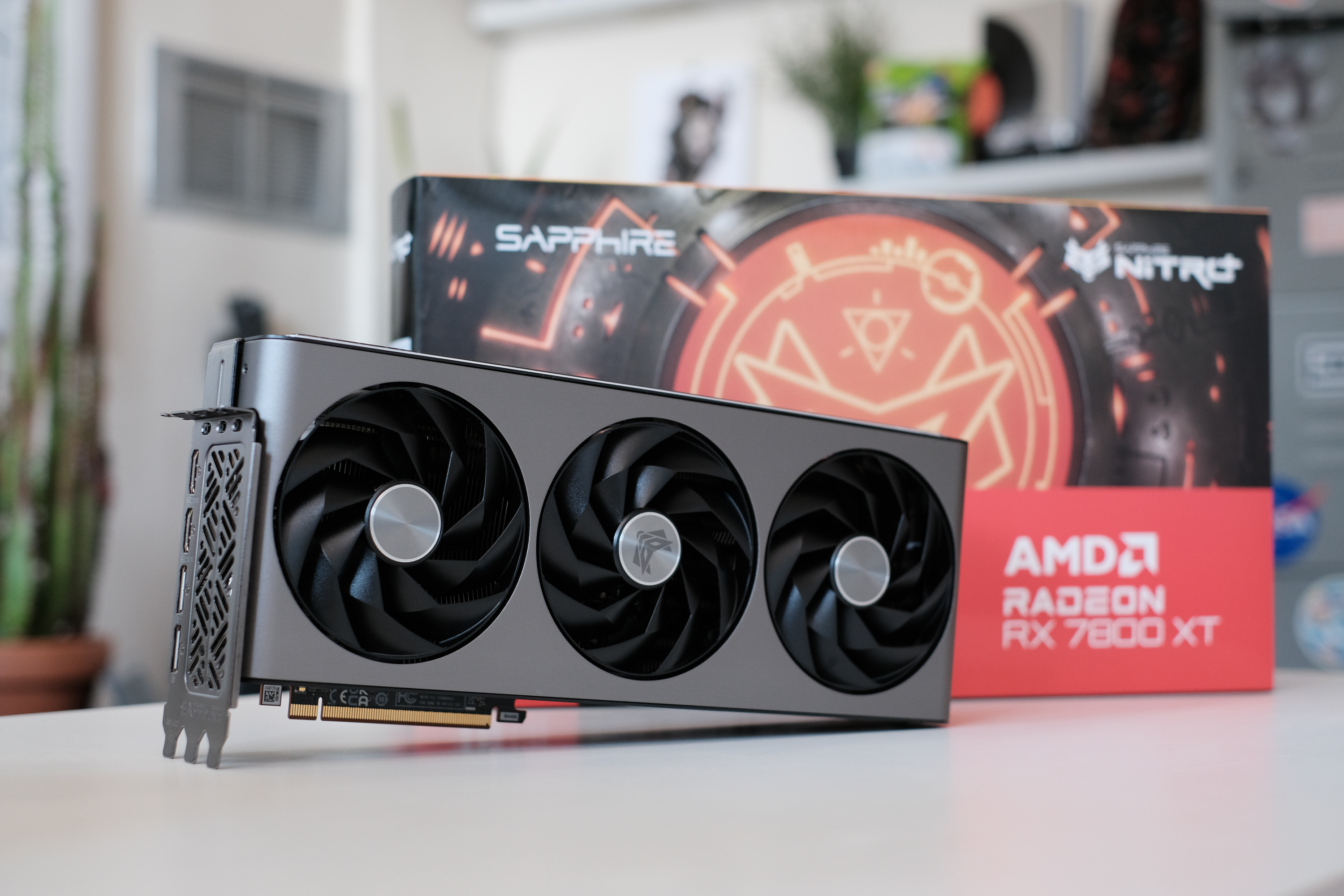AMD Radeon RX 7800 XT - أفضل بطاقة رسومية