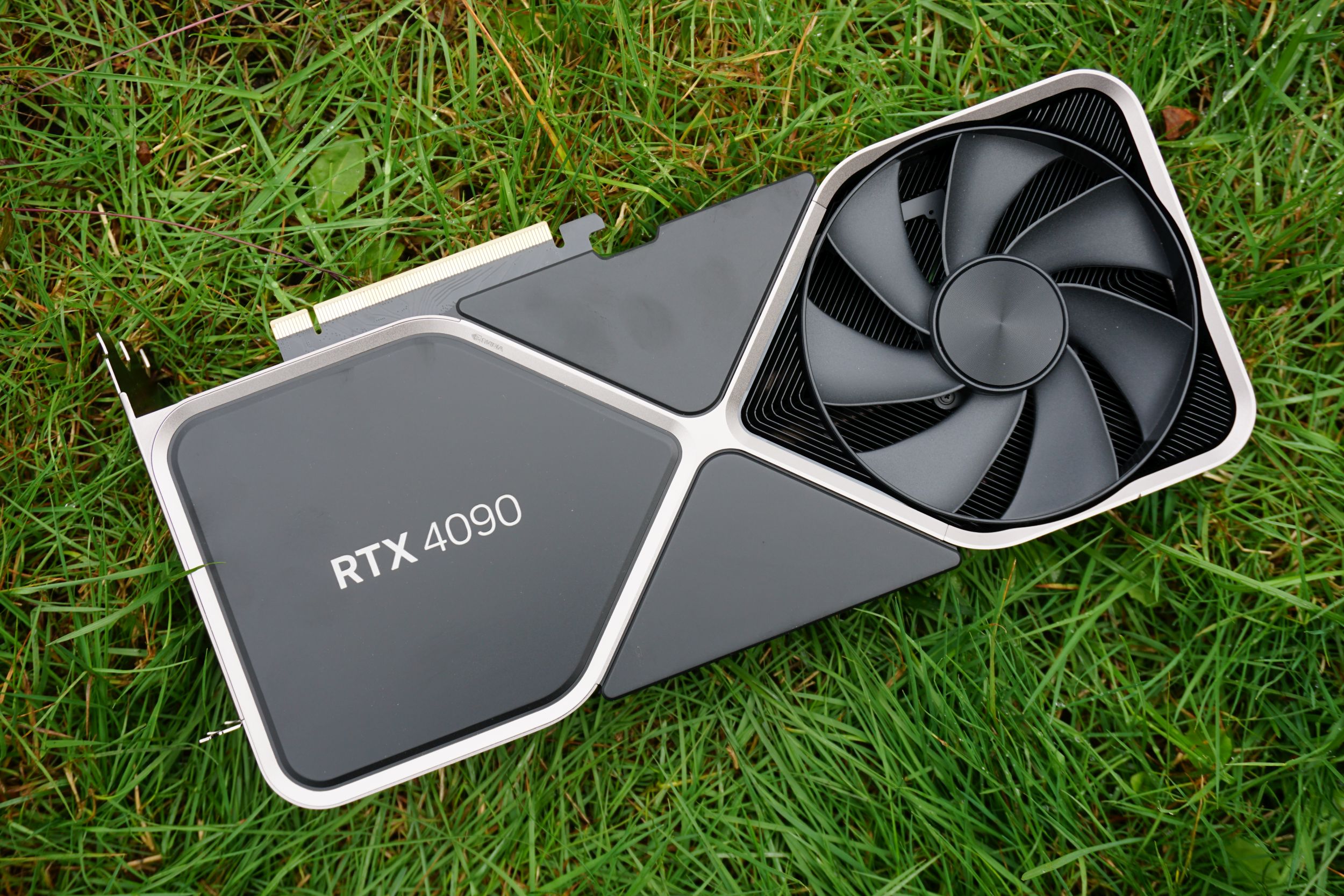 Nvidia GeForce RTX 4090 - أفضل بطاقة رسومات متطورة