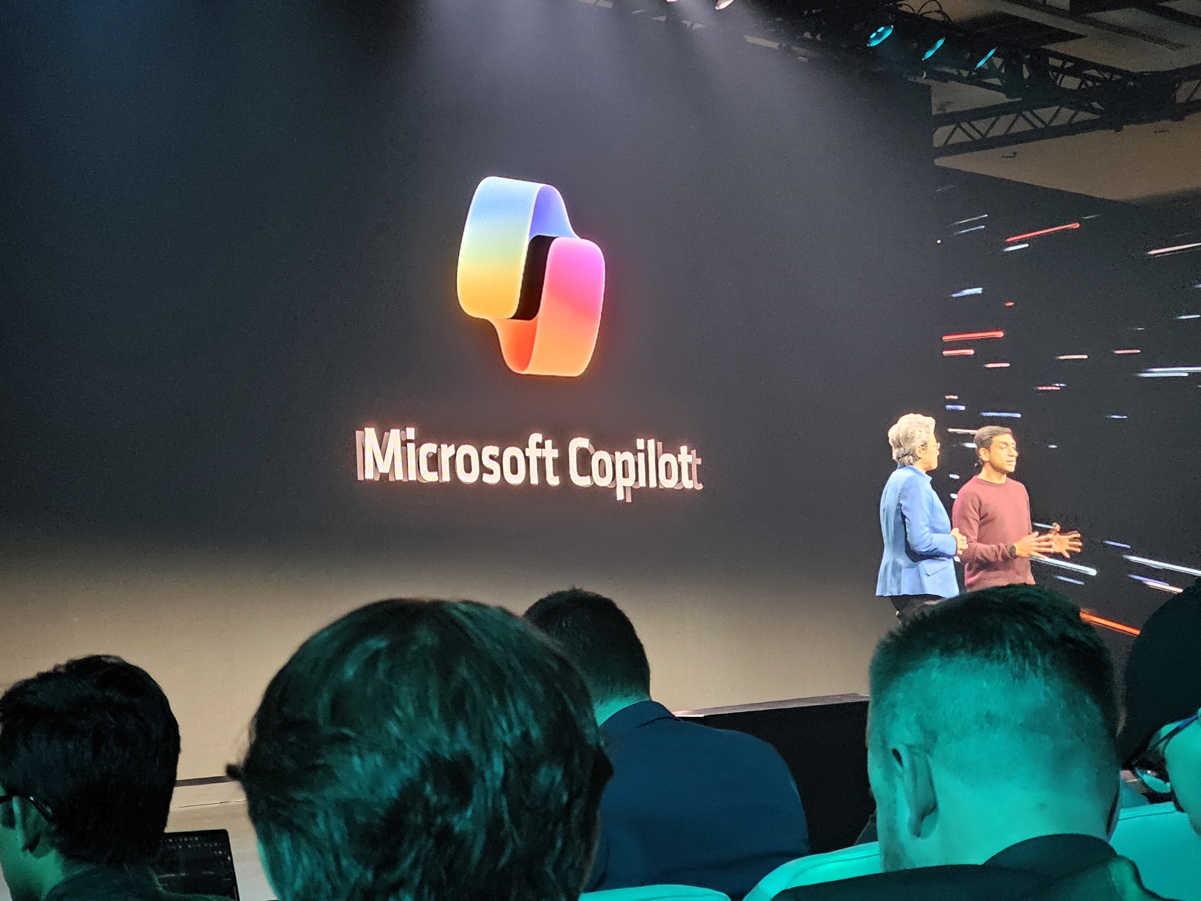 リサ・スー AMD と Duvuluri Microsoft