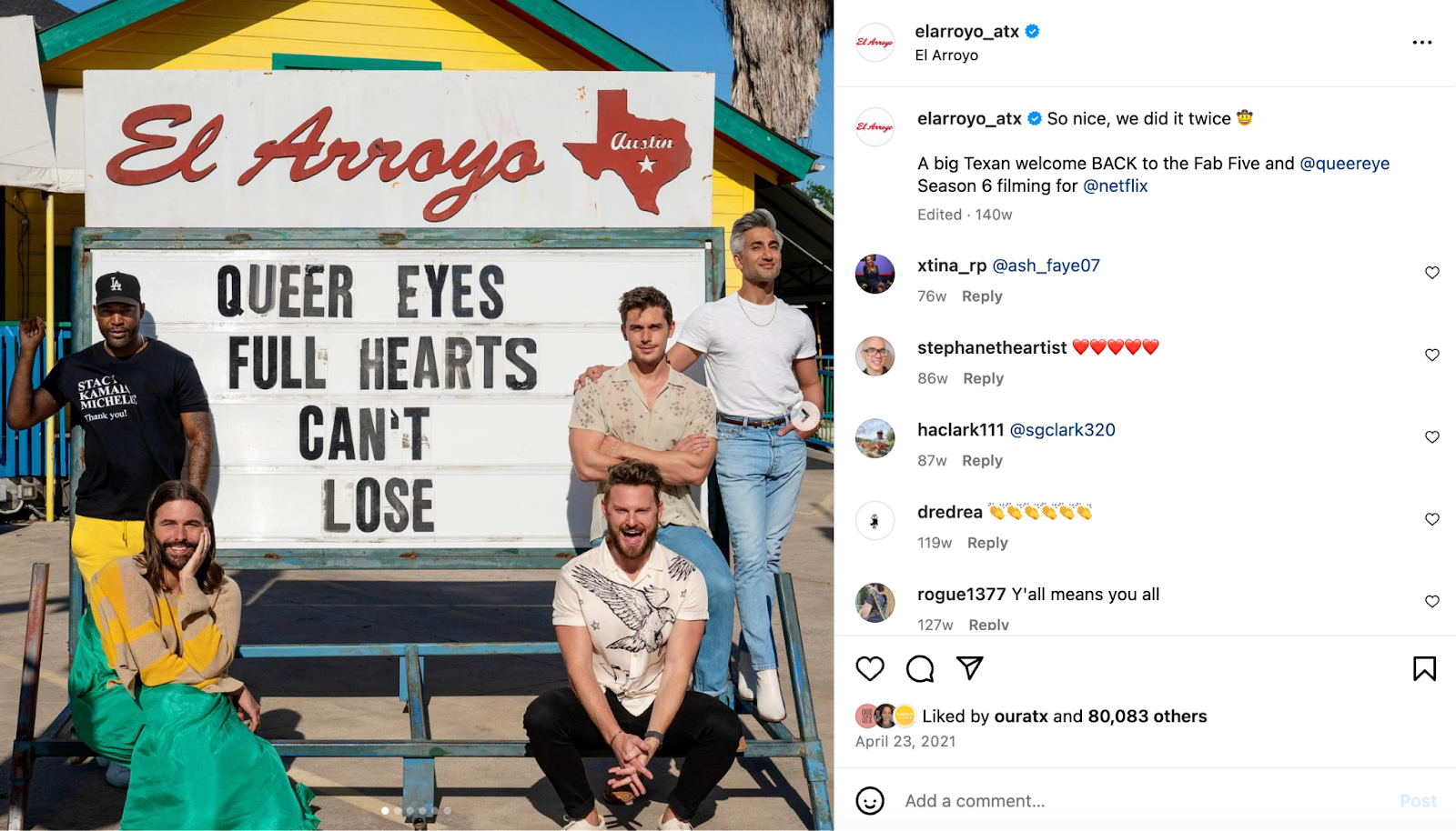 Idee creative per il marketing di un ristorante: il cast di Queer Eye posa davanti all'insegna di El Arroyo per promuovere lo spettacolo.