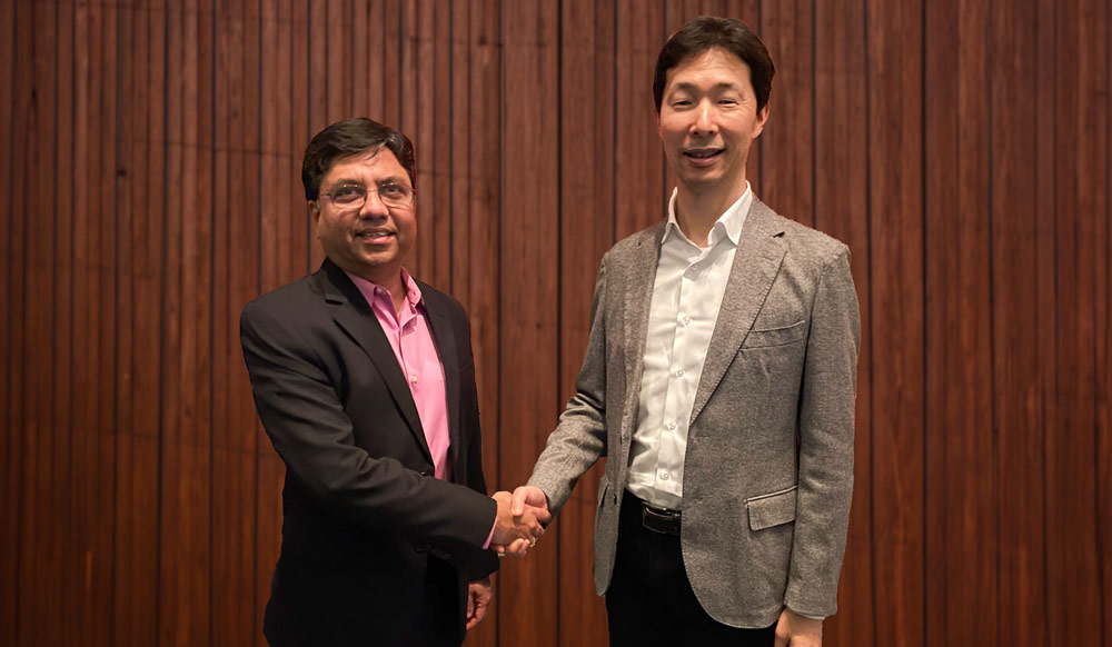 Transphorm'un CEO'su Dr Primit Parikh ve Renesas'ın CEO'su Hidetoshi Shibata.