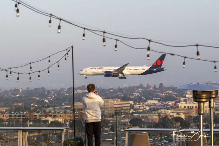 La terraza del tejado del H Hotel es muy popular entre los amantes de los aviones.