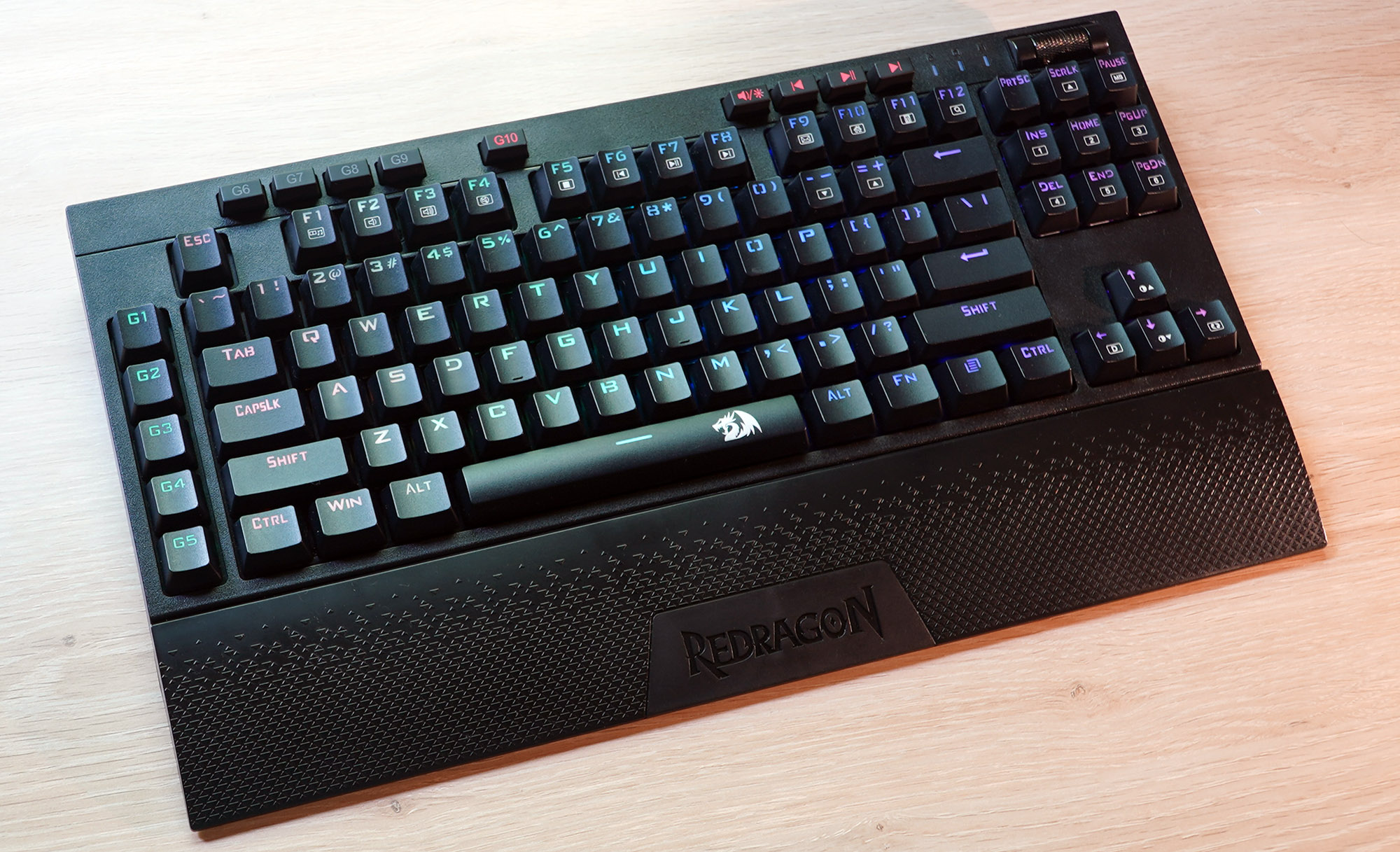 Беспроводная клавиатура Redragon K596 — лучший бюджетный вариант