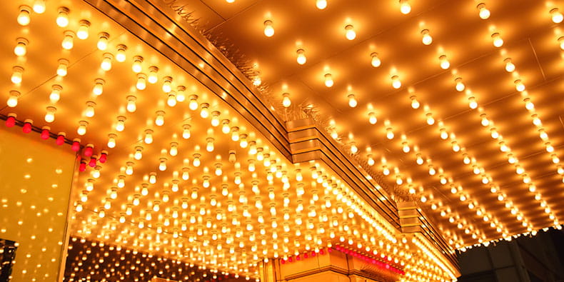Le panneau lumineux de l'entrée du casino d'Estoril