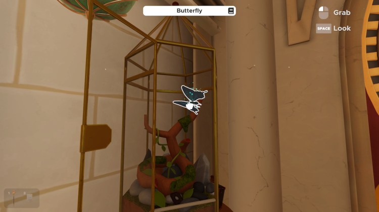 Mariposa enjaulada en simulador de escape