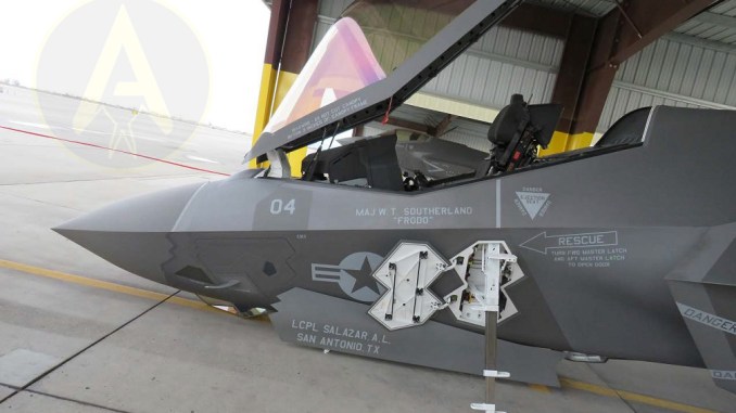 Colapso del tren de aterrizaje delantero del F-35C