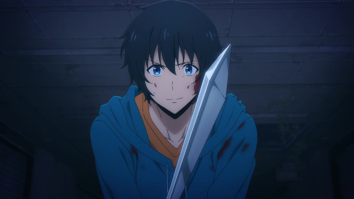 Un garçon d'anime aux cheveux noirs vêtu d'un sweat à capuche bleu avec des taches de sang sur le visage tenant une épée dans un couloir sombre.