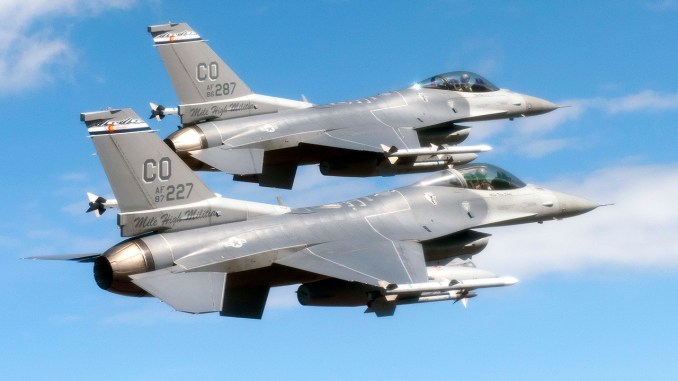 تشققات طائرة F-16