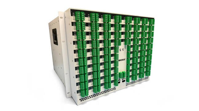 O mais recente switch de circuito óptico da Coherent em exibição na OFC possui 300 portas de entrada e 300 portas de saída.