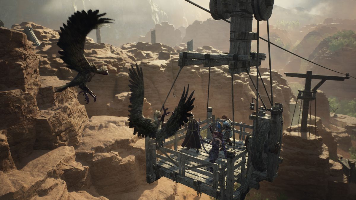 In einem Screenshot aus Dragon's Dogma 2 greift ein Harpyienpaar einen Erweckten und seine Bauern in einer Seilbahngondel an