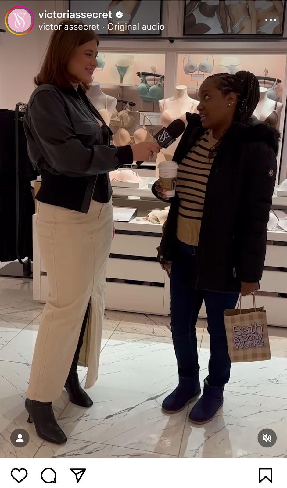 VS mağazasında insanlarla röportaj yapma