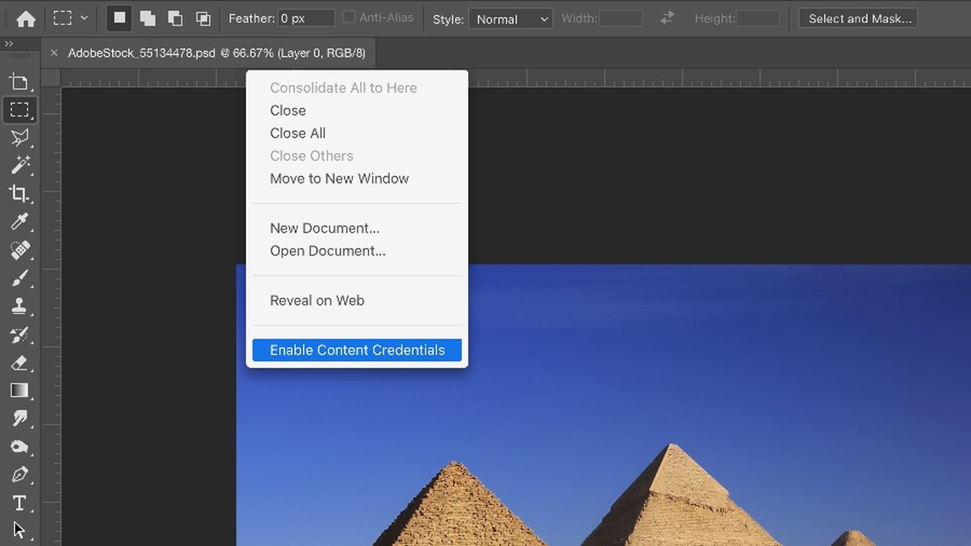 Découvrez comment utiliser Adobe Content Credentials : des empreintes numériques révélant qui a fait quoi, comment et avec quels outils.
