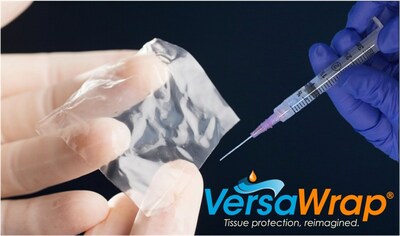 VersaWrap®, periferik sinirler, tendonlar ve bağlar ve iskelet kasları gibi çevre dokular için jelatinimsi bir kaplama sağlayan, hyaluronik asit (HA) ve aljinat içeren, FDA onaylı bir tıbbi cihaz implantıdır (doku değil). VersaWrap dokuların kaymasını ve bağlanmadan kalmasını sağlar, böylece yeniden ameliyatlar azalır ve hasta sonuçları iyileşir. (PRNewsfoto/Alafair Biosciences, Inc.)