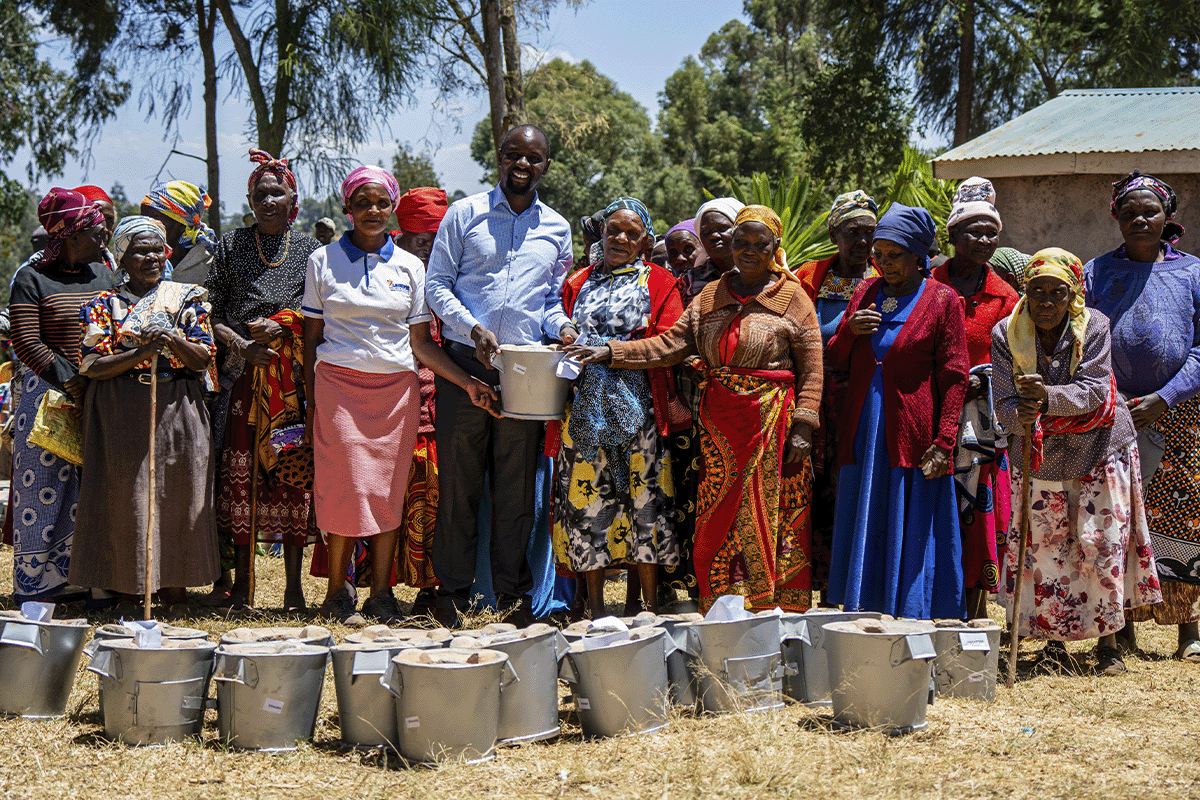 Sustainability simplified_ Carbon units for beginners_Local community during energy-efficient cookstoves distribution_visual 3